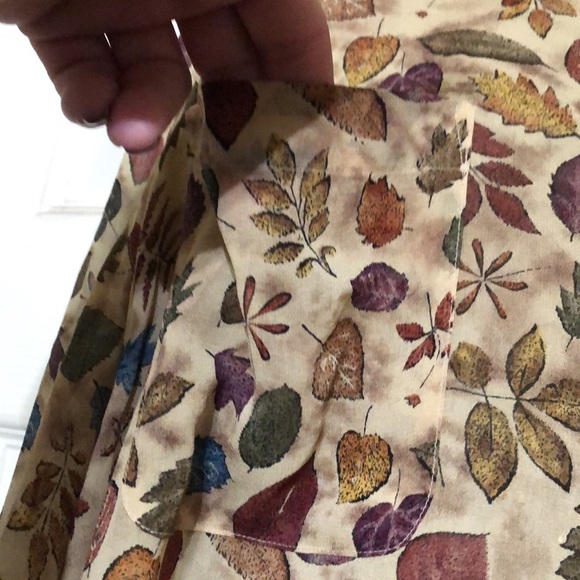 Fall silk sheer button up top size M - Picture 6 of 9